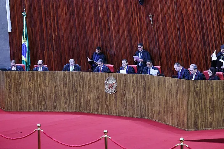 TSE mantém condenação de prefeito e vice de Baixo Guandu por uso de cor associada à campanha eleitoral