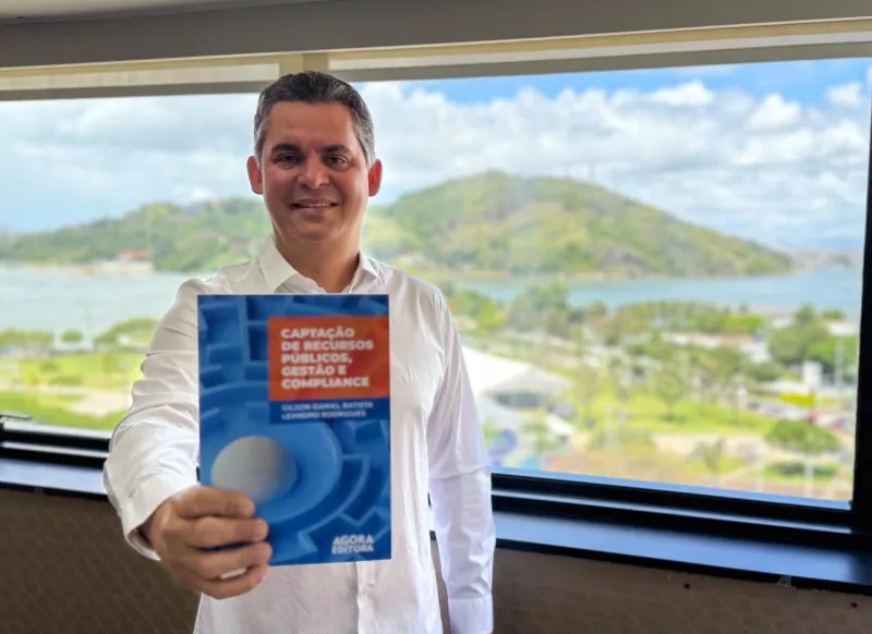 Gilson Daniel lança livro sobre captação de recursos públicos em evento no Palácio Anchieta