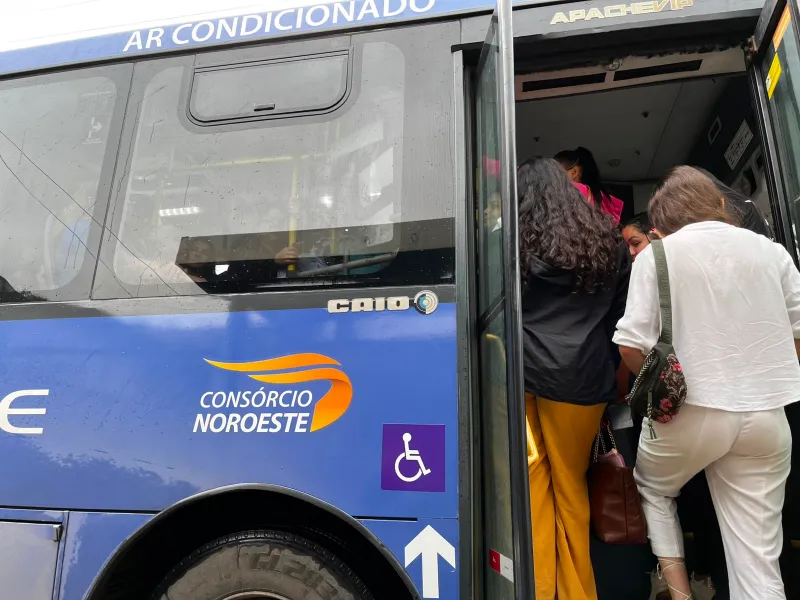 Passageiros denunciam superlotação nos ônibus de Colatina e cobram providências: “Pegar ônibus virou um sacrifício”