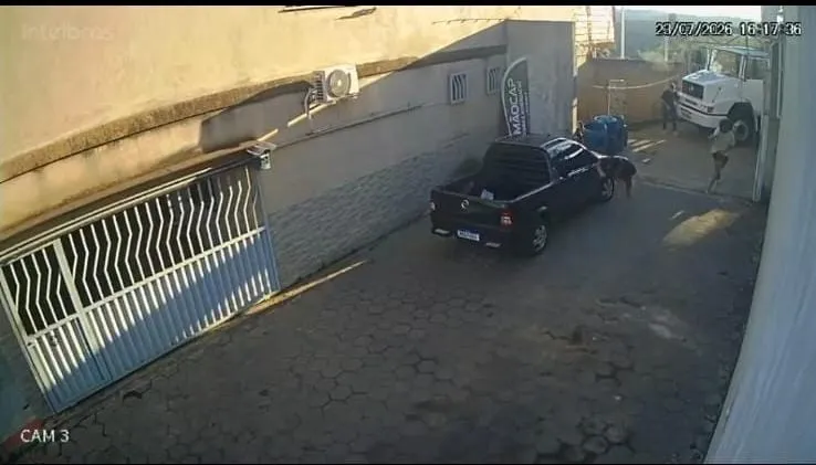 Cenas fortes: câmera mostra momento exato de assassinato na tarde desta quinta-feira (23), em Colatina