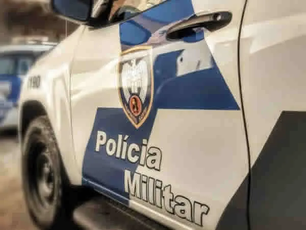 Homem furta farda de policial da reserva, usa simulacro e assalta posto de combustíveis em Colatina
