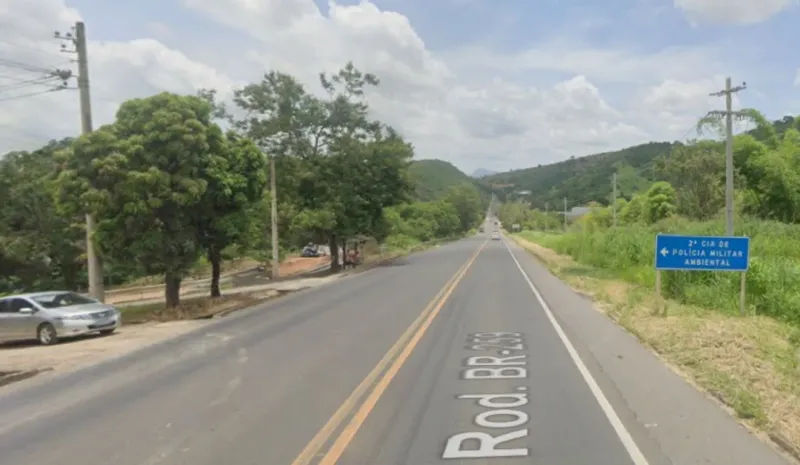 Obra é flagrada em área de preservação permanente, em Colatina