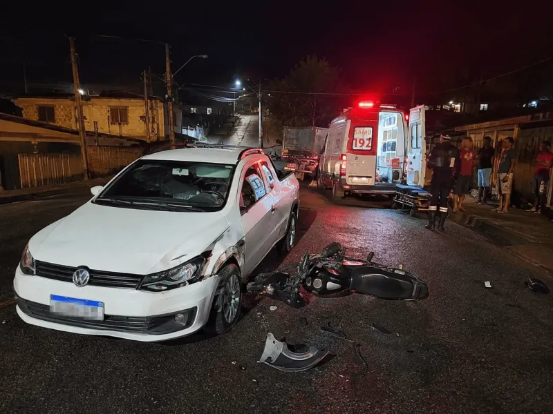 Motociclista sem habilitação fica ferido após colisisão com carro em Marilândia