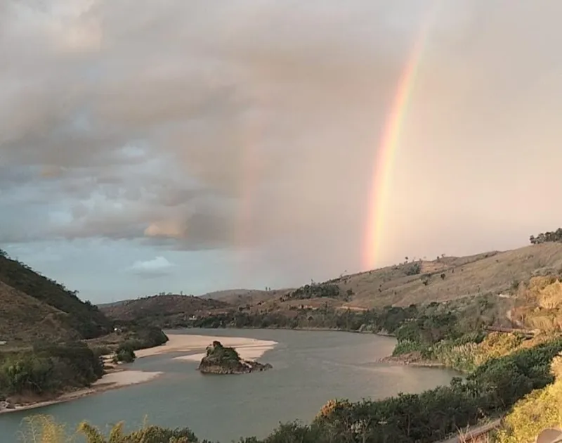 Quando o sol se despediu, o arco-íris entrou em cena em Colatina