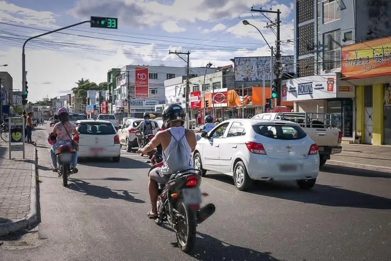 Carro deixado em pátio de posto em Baixo Guandu aparece circulando na Bahia após dono receber multas