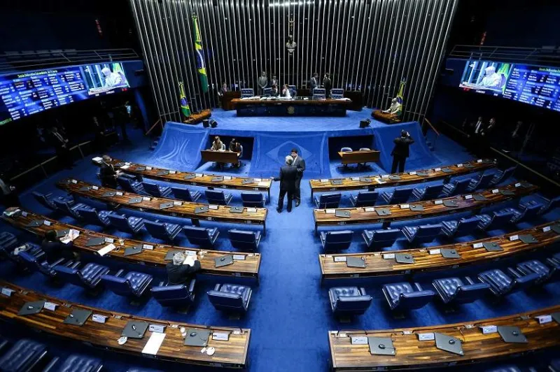 Casagrande lidera disputa pelo Senado no ES com 28%; seis candidatos aparecem embolados na segunda posição