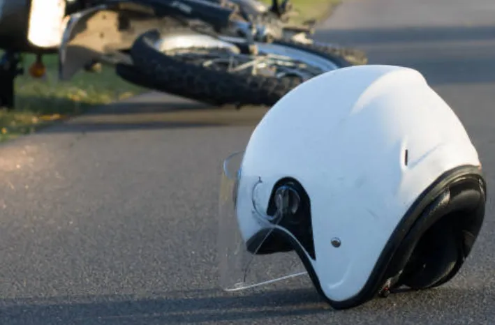 Após desmaiar em acidente, homem volta ao local e descobre que moto desapareceu em Marilândia
