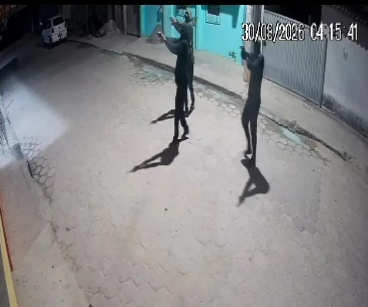 Três homens armados atiram contra comércio da família de sargento após ameaça em cidade do Norte do ES