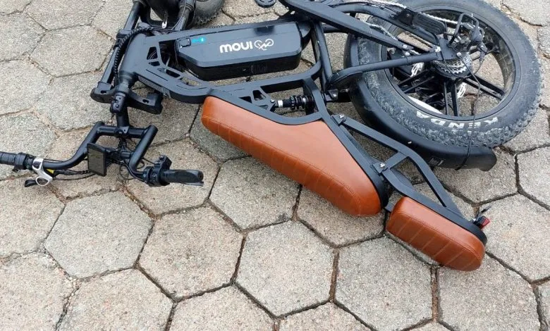 Mãe e filho de 7 anos ficam feridos após queda de bicicleta elétrica em Baixo Guandu