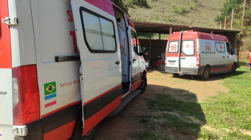 Homem passa mal durante pelada e morre em campo de futebol na manhã deste domingo, em Colatina