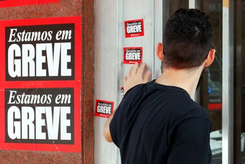 Greve da Caixa surpreende clientes e interrompe atendimento em agência no Centro de Colatina