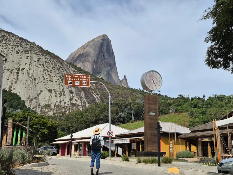Natal em Pedra Azul terá chegada do Papai Noel em balão e 700 metros de luzes; entrada é gratuita