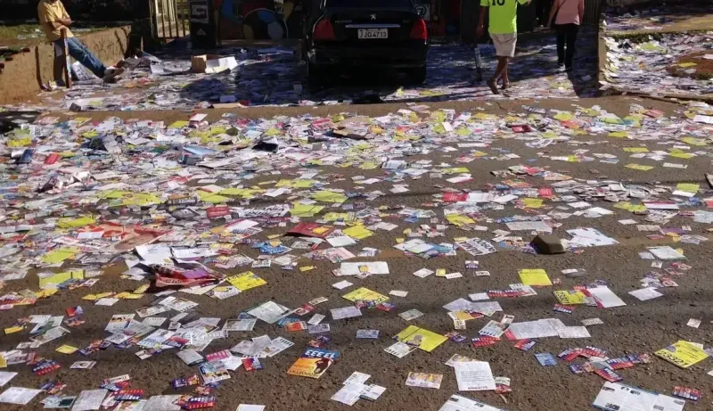 Eleições 2026: fiscalização mira ‘derrame de santinhos’ em Colatina, Linhares e todo o ES