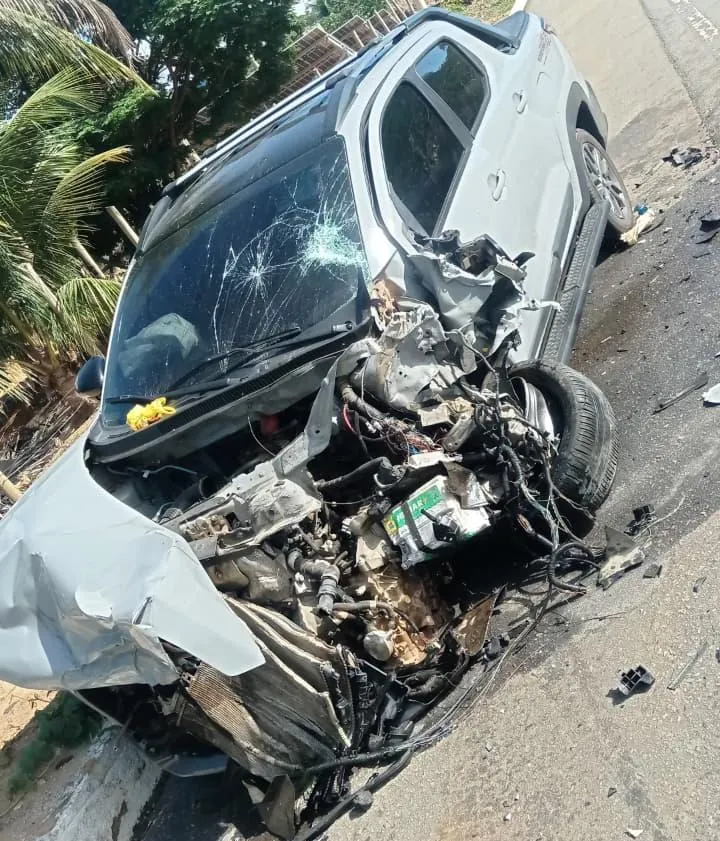 Motorista tenta desviar de motociclista e bate de frente com outro carro entre Colatina e São Domingos do Norte