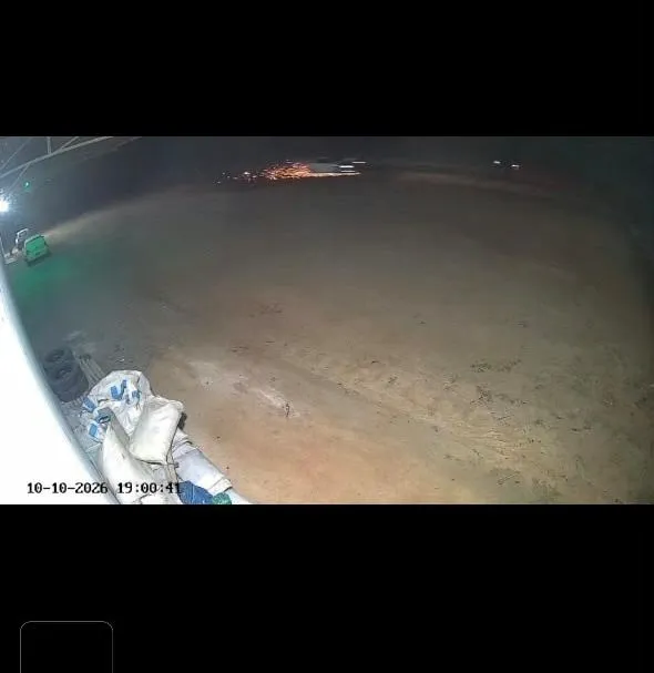 Mulher de 33 anos morre em acidente violento entre moto e carro em Governador Lindenberg; veículo teria arrastado motocicleta por 100 metros