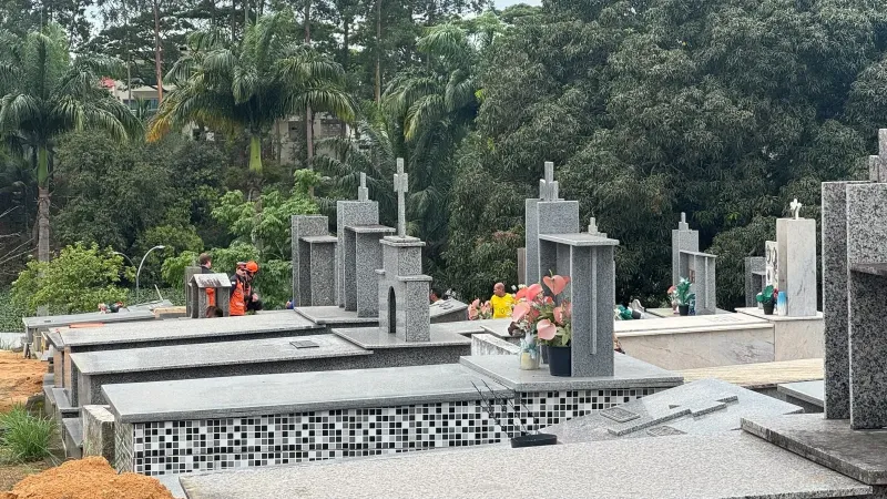 Homem vai visitar túmulo do pai, estrutura cede e ele morre dentro de sepultura em Linhares