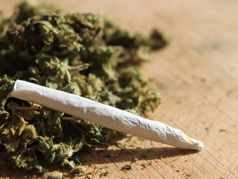 Maconha e crack dentro de escola estadual em Colatina: dois adolescentes são encaminhados à polícia