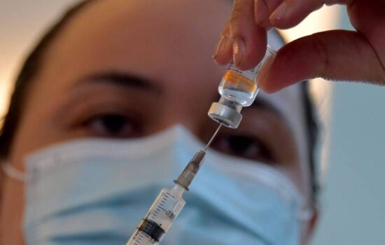 Vacinação pediátrica contra a Covid-19 começa nesta segunda-feira (24), em Colatina