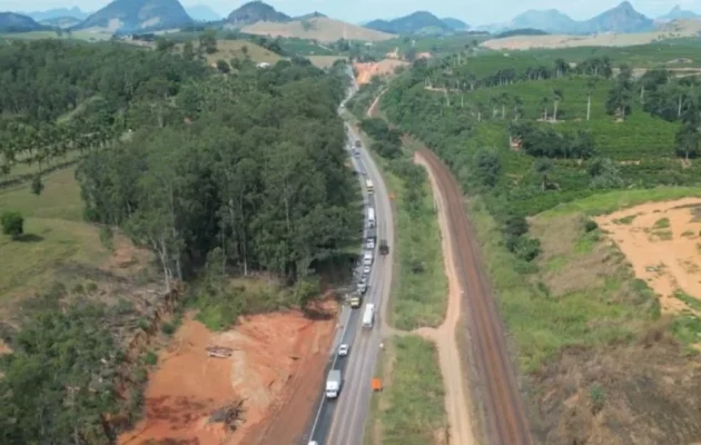 Fundao-tera-interdicao-total-na-BR-101-para-desmonte-de-rocha-nesta-quarta-1000x582